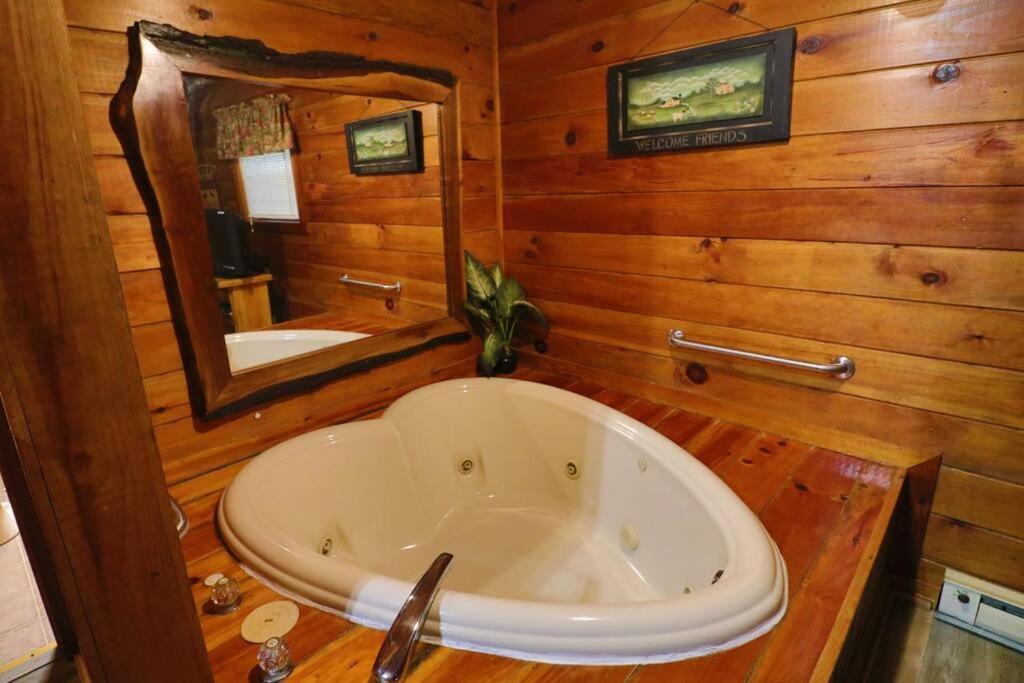 Alpine Mountain Sweetheart Cabin Jacuzzi #6 เฮเลน ภายนอก รูปภาพ